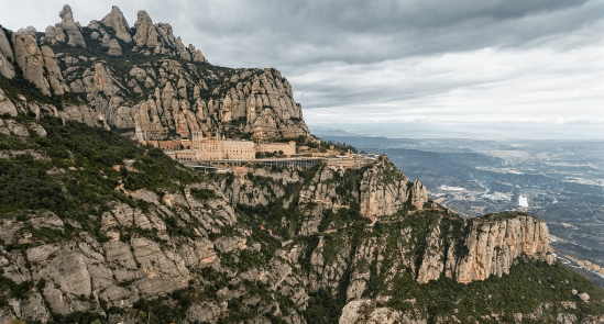 Pueblos cerca de Barcelona en tren - ¡6 BUENAS ideas!