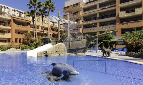 10 hoteles con toboganes en Cataluña - ¡LOS MEJORES!