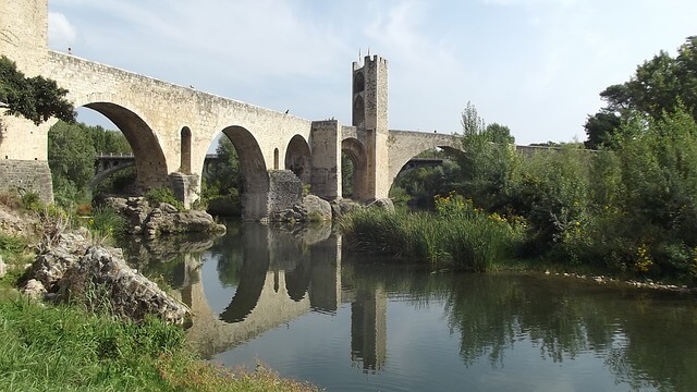 10 pueblos medievales en Girona - ¡CON MUCHO ENCANTO!