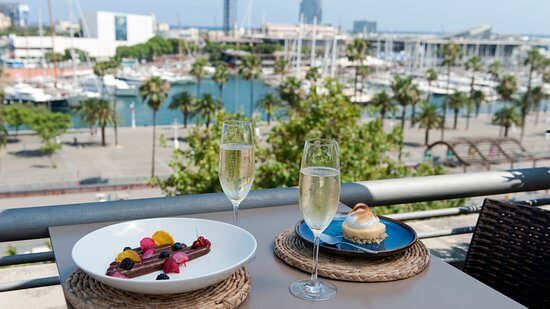 Dónde comer en Barcelona con vistas al mar